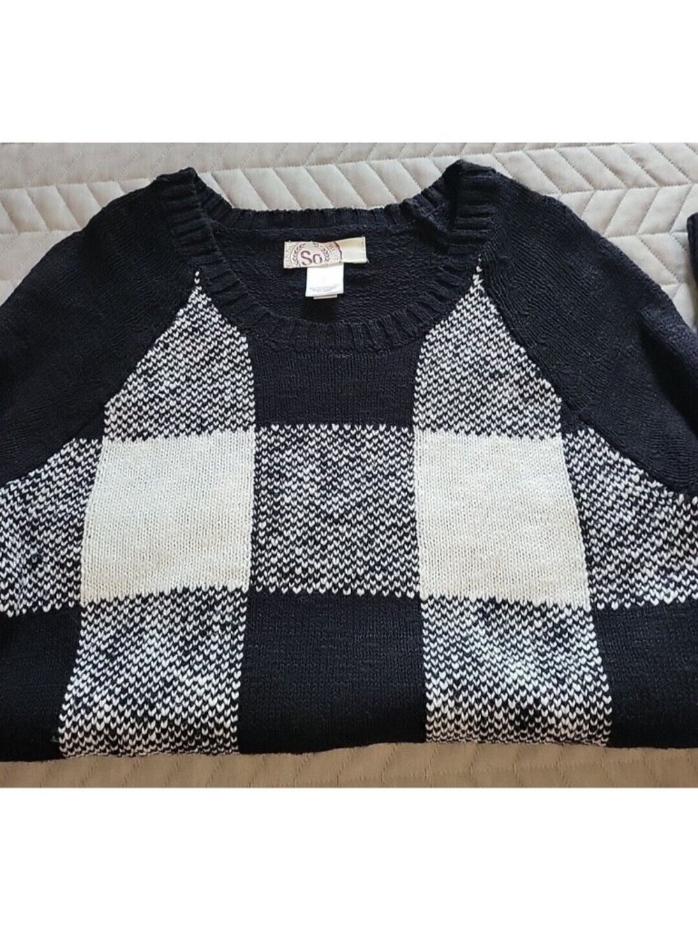 SO Junior Large Buffalo Plaid Sweater Black White Checkered Long Sleeve Knit Top - Picture 10 of 10